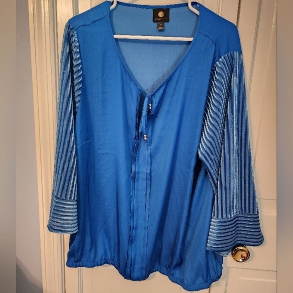 Gorgeous‎ Blue Long Sleeve Top Blouse Stunning Sleeves Never Worn. XXL - Picture 9 of 9